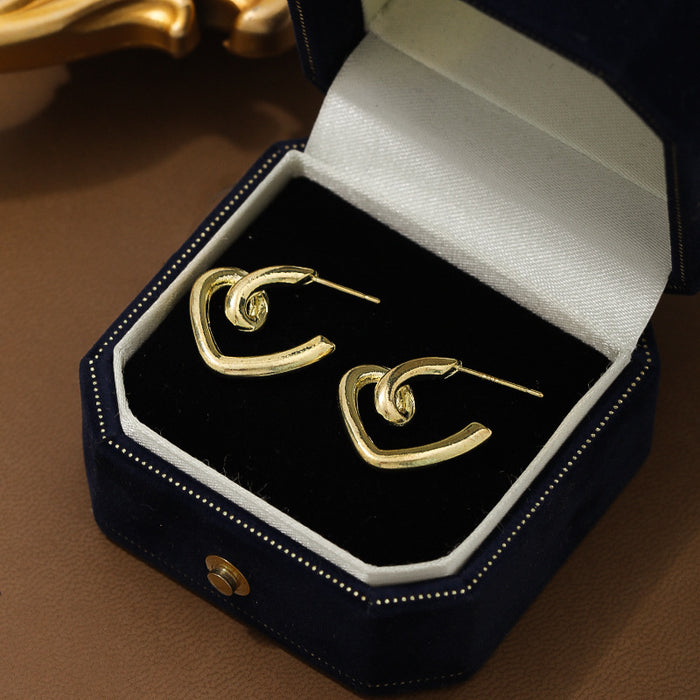 Wholesale New niche design heart shaped earrings for women with high-end temperament, heart-shaped earrings and earrings