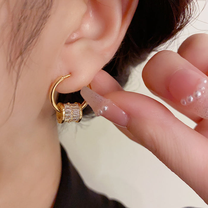 Wholesale Summer new simple and fashionable oval hollow ear buckle for women's high-end earrings with copper inlaid zircon earrings