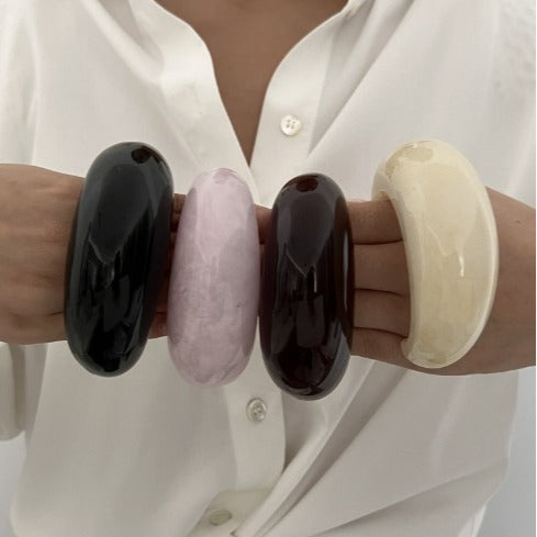 Wholesale Irregular Acrylic Bracelet with Fashionable Multi Color Curved Texture for Jewelry