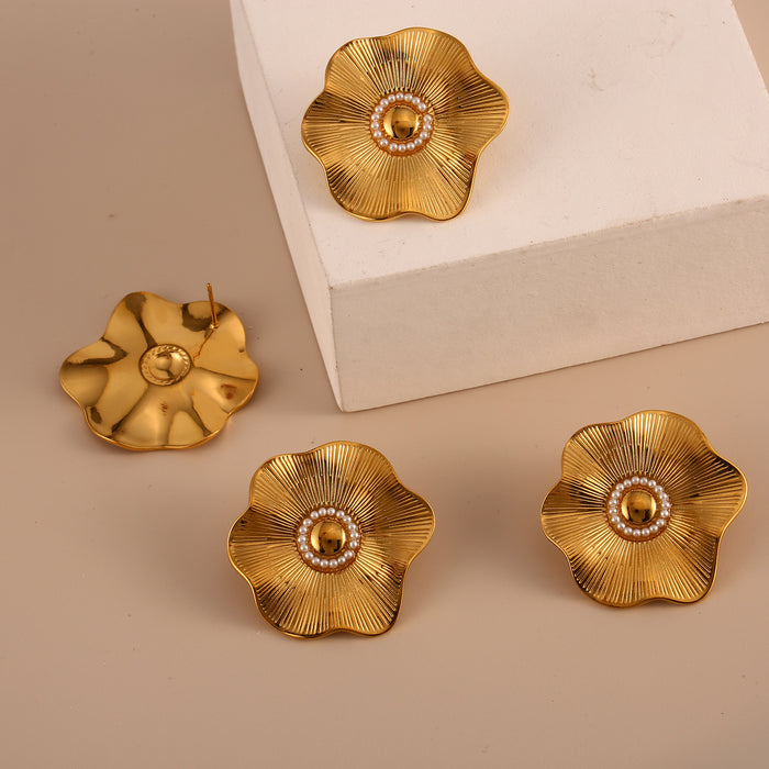 Wholesale Simple and fashionable stainless steel flower earrings with pearl inlay, popular retro flower earrings, color preservation wholesale