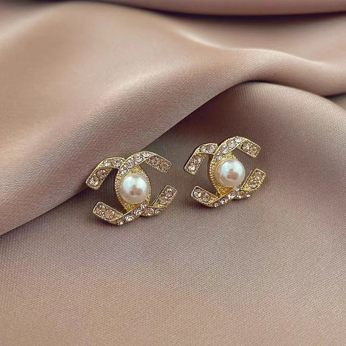 Wholesale Pearl earrings, light luxury design, high-end and elegant earrings