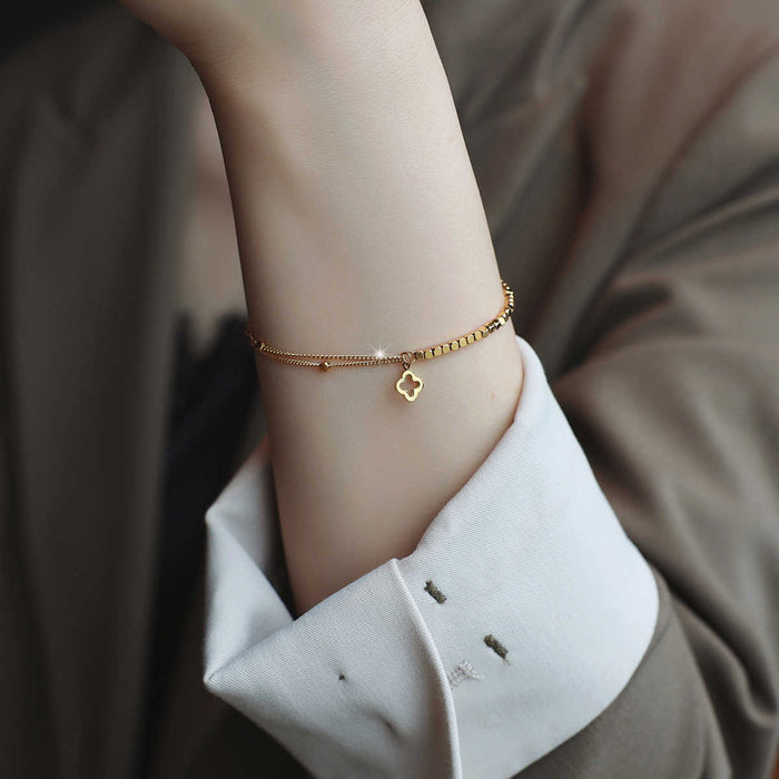 Wholesale Light luxury four leaf clover titanium steel bracelet for girls with fashionable temperament, semi spliced new exquisite bracelet