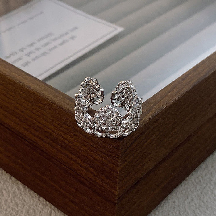 Wholesale Hollow flower ring with versatile design, light luxury and high-end feel