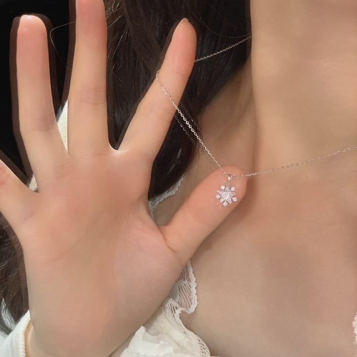 Wholesale Star Snowflake Pendant Necklace Women White Gold Tone Titanium Steel Chic Collarbone Chain Gift Resale