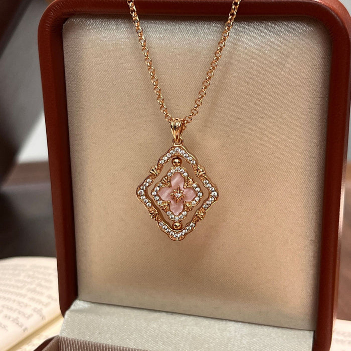 Wholesale Rotating Four-Leaf Clover White Shell choker necklace