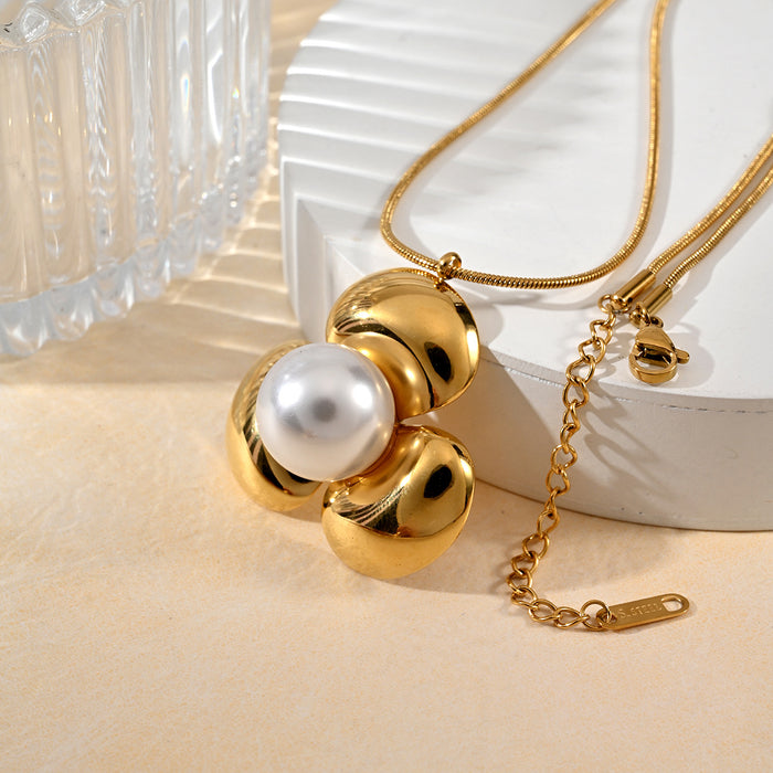 Wholesale Simple and personalized flower imitation pearl necklace, stainless steel gold-plated collarbone chain wholesale