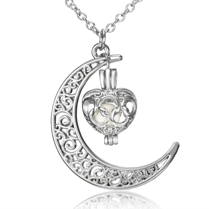 Wholesale Heart-shaped Luminous Necklace Pendant Creative Halloween Short Clavicle Chain