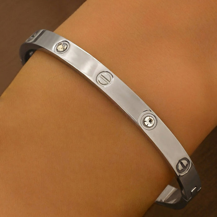 Wholesale Titanium Steel Four Leaf Clover Zircon Bracelet Elegant Women S Fashion Jewelry Accessory Boutique Resale