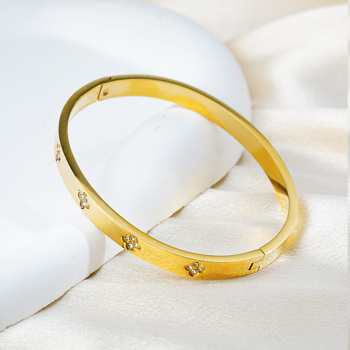 Wholesale Four leaf clover diamond inlaid bracelet, fashionable and simple bracelet, gold-plated stainless steel bracelet