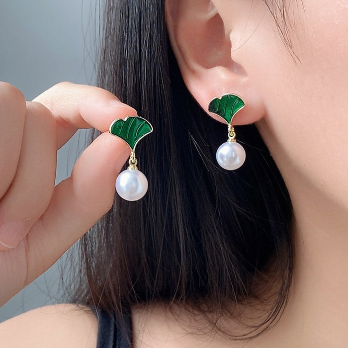 Wholesale Ginkgo leaf pearl earrings with silver needles, personalized and versatile, trendy and fashionable earring accessories