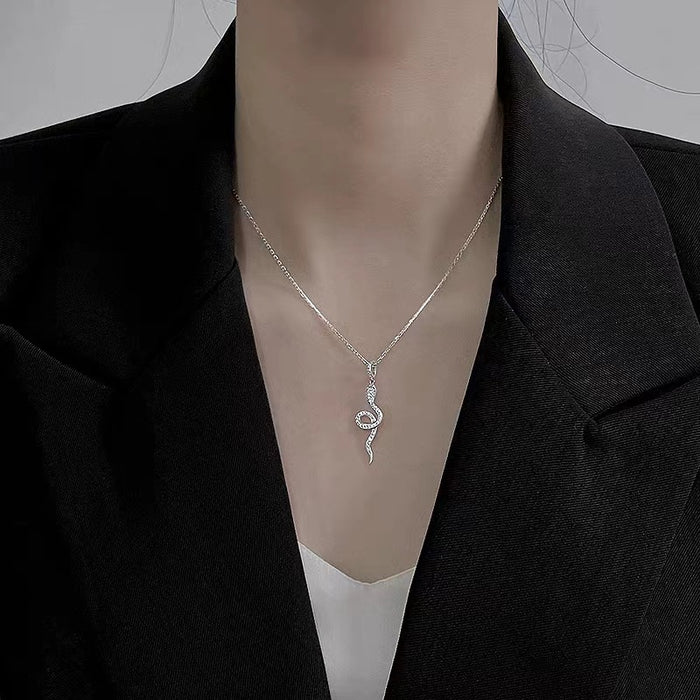 Wholesale Necklace with niche design, pendant with collarbone chain, versatile accessory
