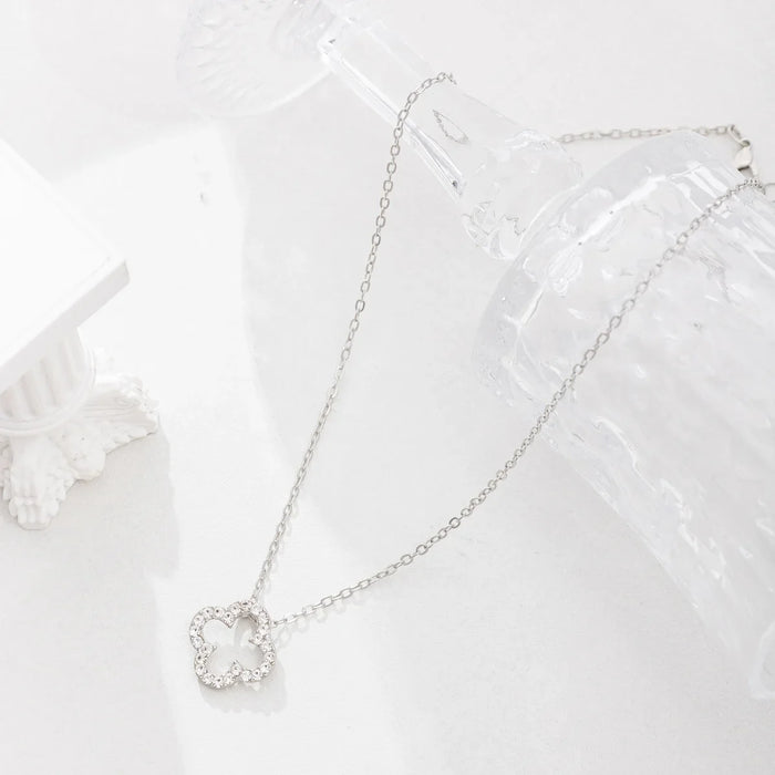 Wholesale Fashion and versatile alloy pendant for accessories, niche diamond studded clover necklace