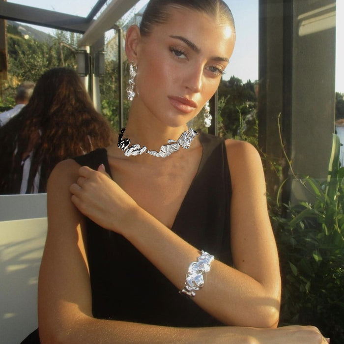 Wholesale Niche pleated liquid metal style minimalist lava irregular retro collar accessory