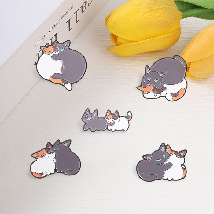 Wholesale Able Calico Cats Cuddling Brooch Couple Cat Enamel Pin Trendy Jewelry Accessory For Gift