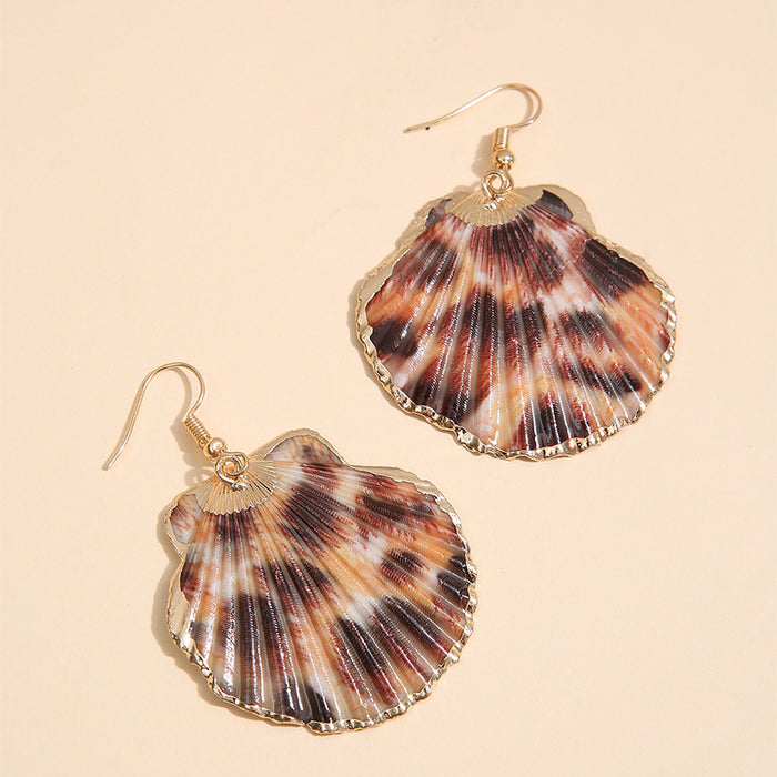 Wholesale New creative conch shell earrings with personalized beach style and dual color conch shell earrings