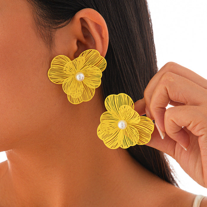 Wholesale Metallic floral necklace with three-dimensional imitation pearl tassel necklace