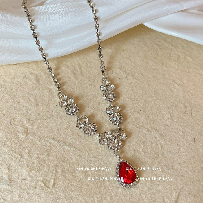 Wholesale Fashionable diamond studded water droplet pendant necklace, light luxury, versatile, personalized collarbone chain, niche temperament, high-end sense accessory
