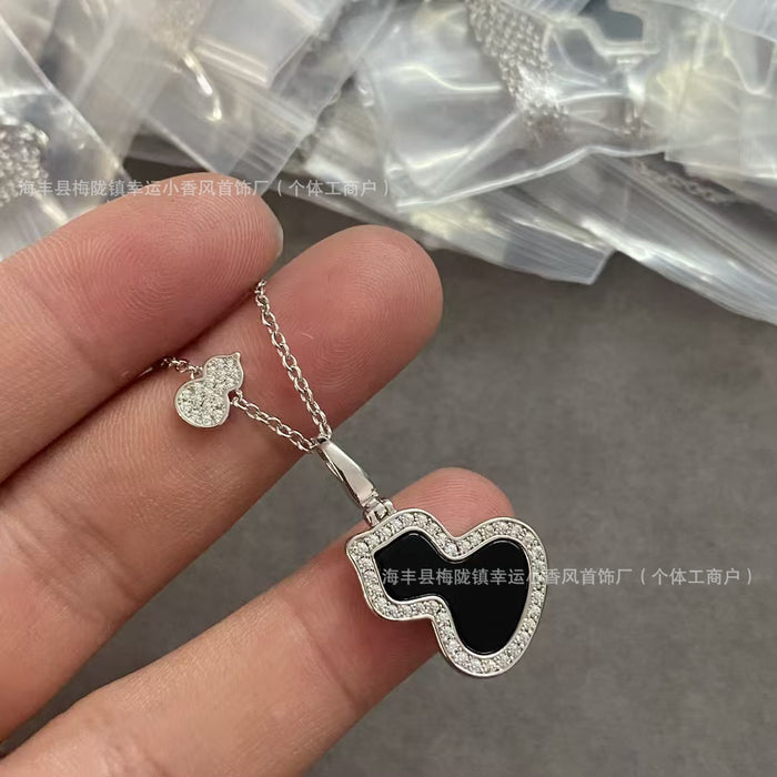 Wholesale Necklace pendant, rose gold, white Fritillaria, black agate, collarbone chain