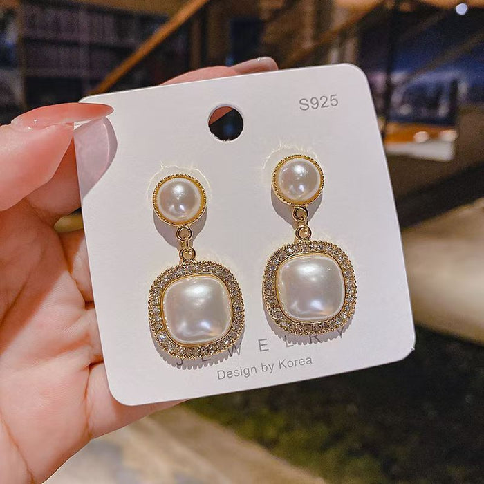 Wholesale Retro Love Pearl Earrings with a Light Luxury Charm, Fashionable and Personalized Earrings
