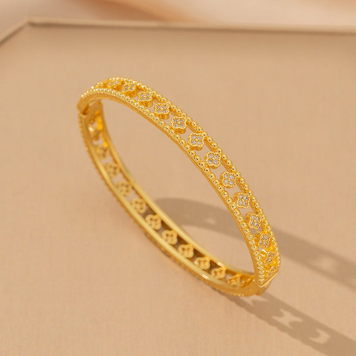 Wholesale Gold Hollow Four-Leaf Clover Bracelet Titanium Steel Light Luxury Accessory MOQ≥2