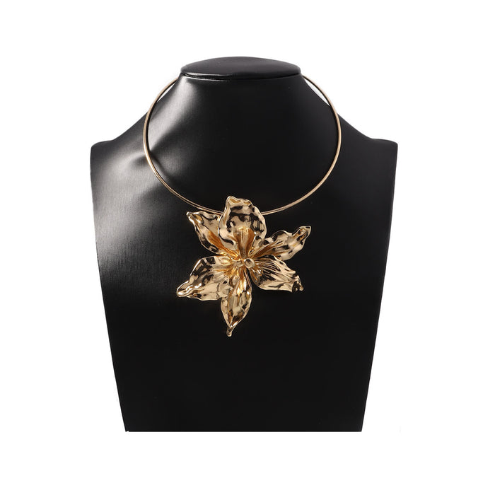 Wholesale Three-dimensional Design Sense Simple Alloy Flower Pendant Collar