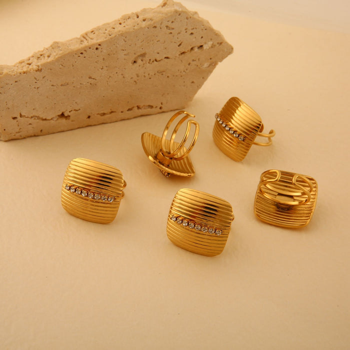 Wholesale Fashionable and flamboyant zircon ring, stainless steel color preservation popular retro women's open mouth ring wholesale