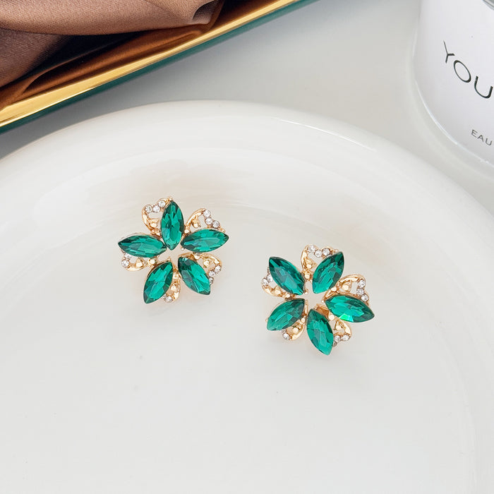 Wholesale Fashionable and minimalist temperament, flower shaped alloy inlaid with rhinestones, super sparkling, light luxury earrings, trendy earring accessories wholesale