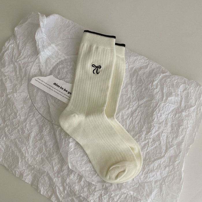 Wholesale Color blocked embroidery bow pile socks