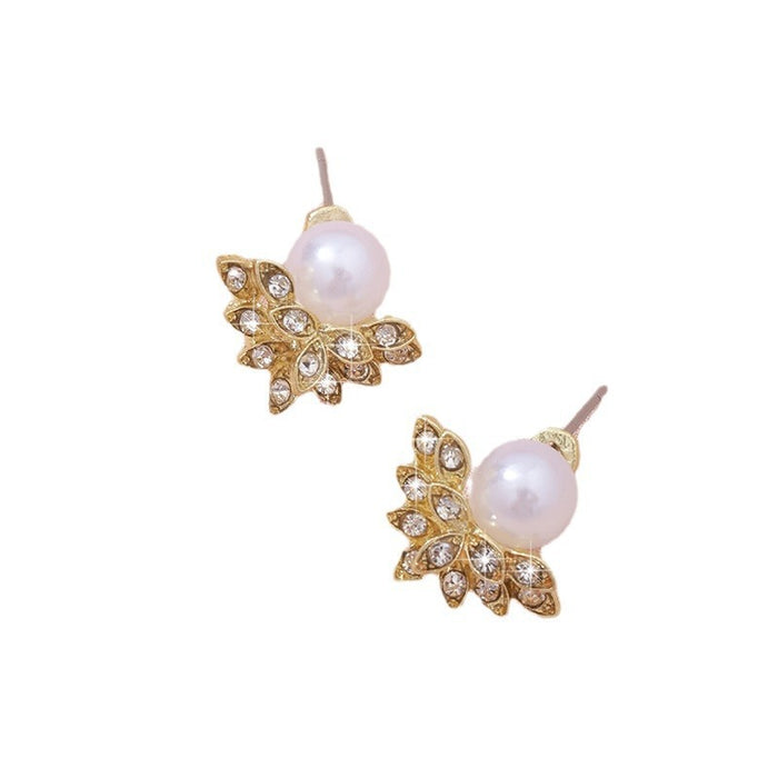 Wholesale Small niche design petal pearl earrings, new year, light luxury earrings, earrings wholesale