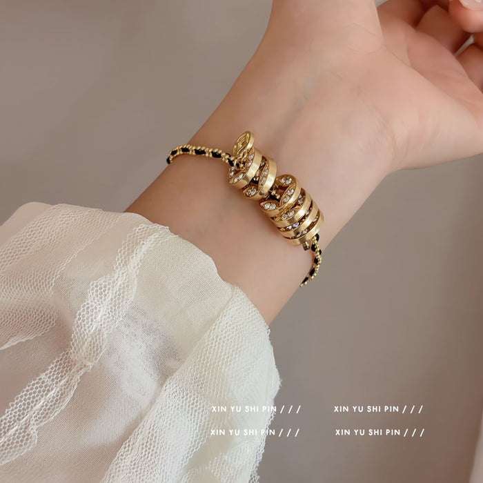 Wholesale Black gold woven design sparkling diamond bracelet, fashionable and high-end, exquisite bracelet decoration