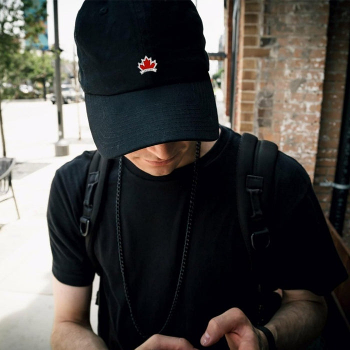 Wholesale Red Maple Butterfly Buckle Brooch Drip Oil Alloy Badge Badge Chest Flower Clothing Accessories