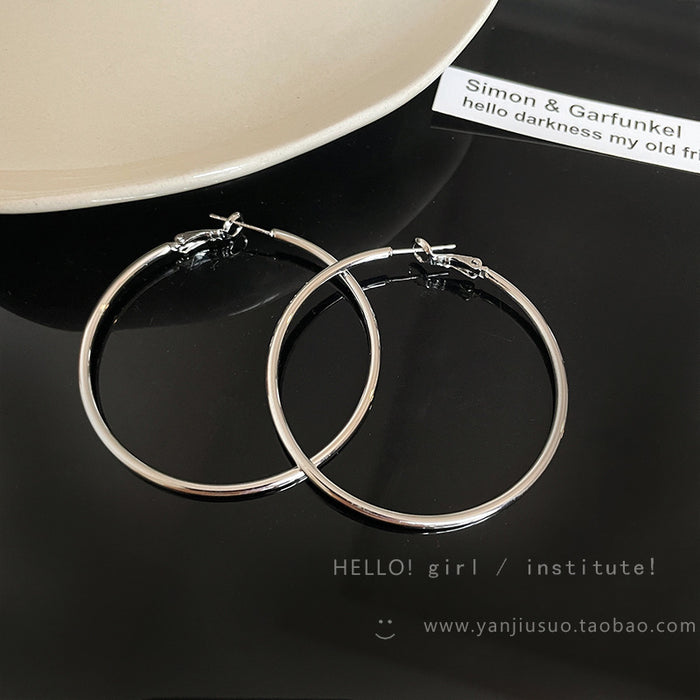 Wholesale Simple plain circle earrings, light luxury, niche earrings, high-end feel, unique temperament, ear rings