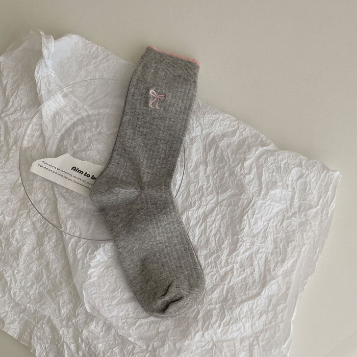 Wholesale Color blocked embroidery bow pile socks