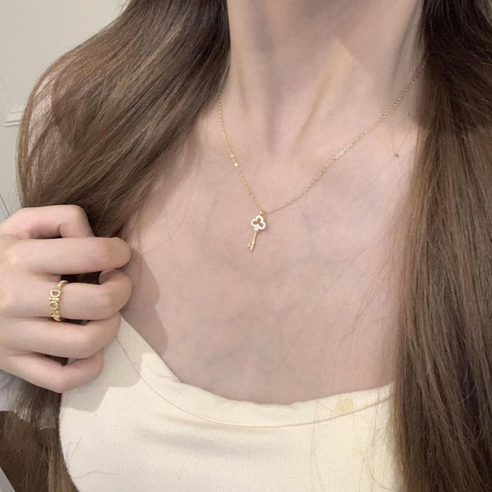 Wholesale Pure silver necklace with niche design, key necklace, collarbone chain