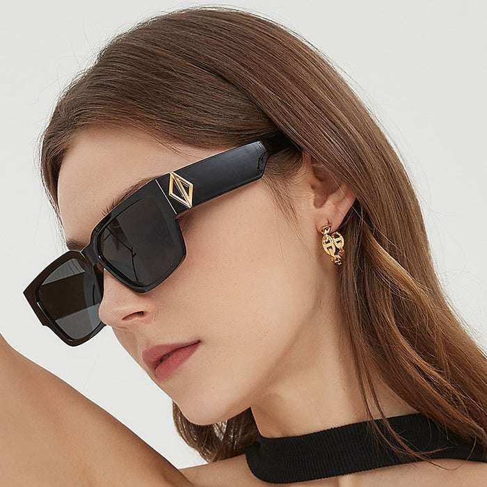 Wholesale Personalized thick framed sunglasses for street photography, UV resistant sunglasses
