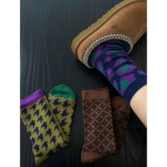 Wholesale Retro artistic style geometric socks, mid tube socks with double needles and dual channels, niche design, mid tube socks