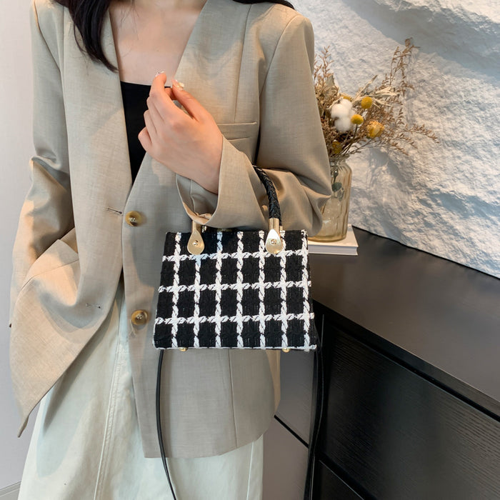 Wholesale New fashionable and beautiful texture single shoulder crossbody small square bag
