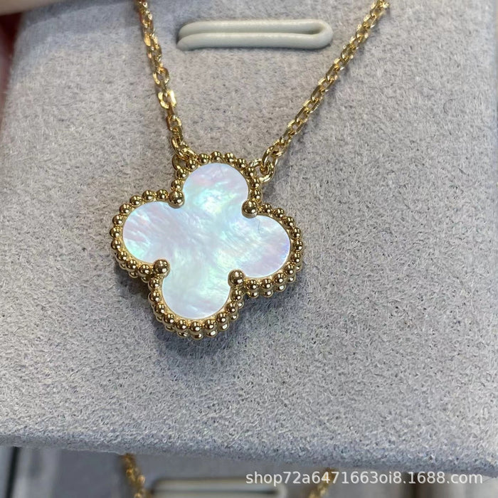 Wholesale Clover necklace, women's collarbone chain, lucky pendant