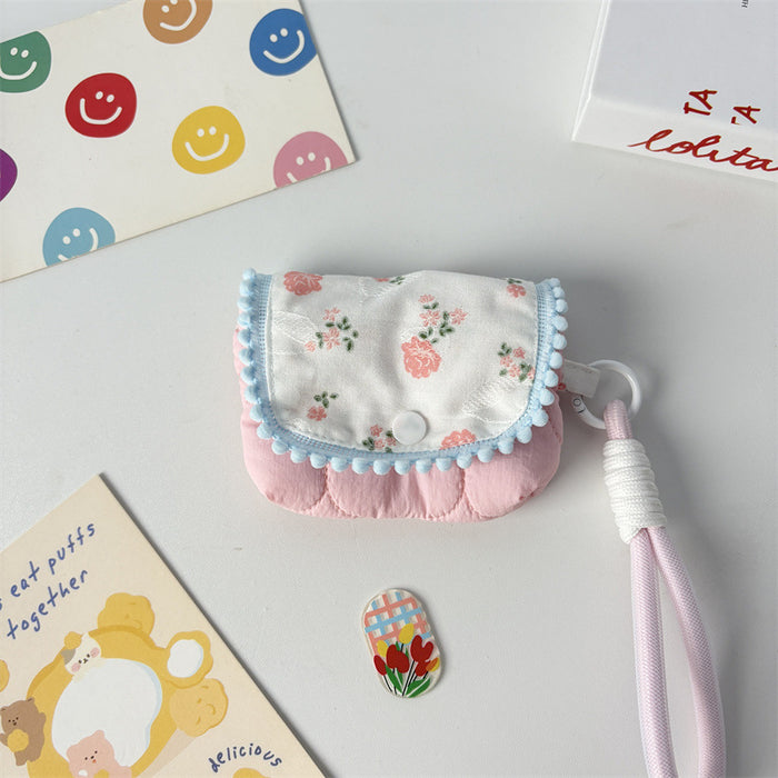 Wholesale Stylish Floral Quilted Card Purse And Coin Wallet Snap Closure Cute Heart Design Multifunctional Pendant Bag For Women Fashion Accessory