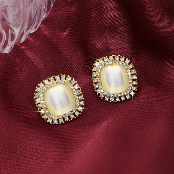 Wholesale Water Diamond Retro Earrings, High Design Earrings, Light Luxury Charm Earrings