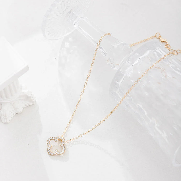 Wholesale Fashion and versatile alloy pendant for accessories, niche diamond studded clover necklace