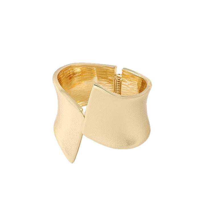 Wholesale Wholesale of wide face jewelry bracelets, personalized accessories, exaggerated symmetrical electroplated bracelets, open alloy bracelets