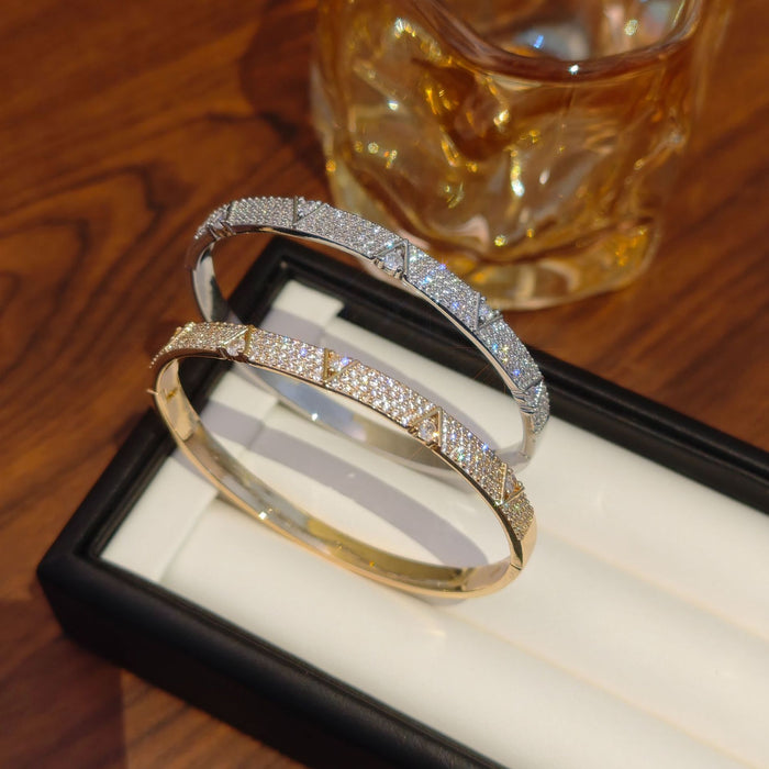 Wholesale Letter Flower Bracelet Light Luxury Bracelet Flash Jewelry for Women