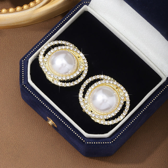 Wholesale Premium and luxurious pearl earrings with exquisite and niche design, temperament, wholesale of earrings