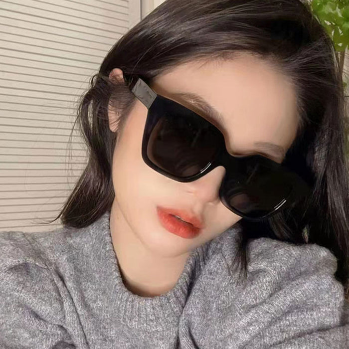 Wholesale New fashionable square frame sunglasses with simple sun protection