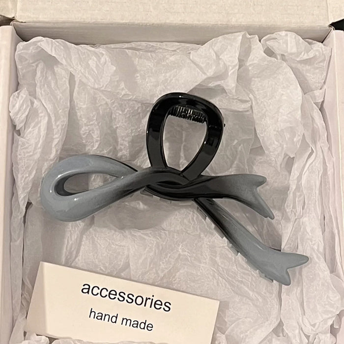 Wholesale Bow shaped acrylic hair clip for women's hair accessories with a high-end feel. Back of the head hair clip with a large shark clip