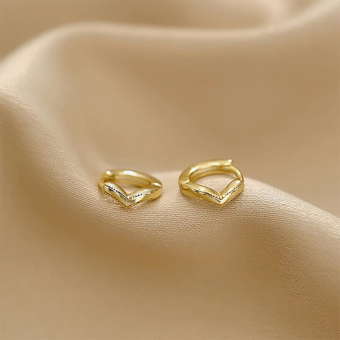 Wholesale Pure silver minimalist ear buckle design with a sense of temperament, niche ear rings, small and exquisite earrings