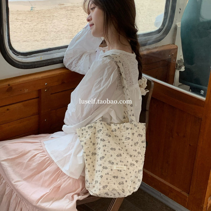 Wholesale Large capacity floral canvas shoulder bag, new floral commuting tote bag, niche handbag