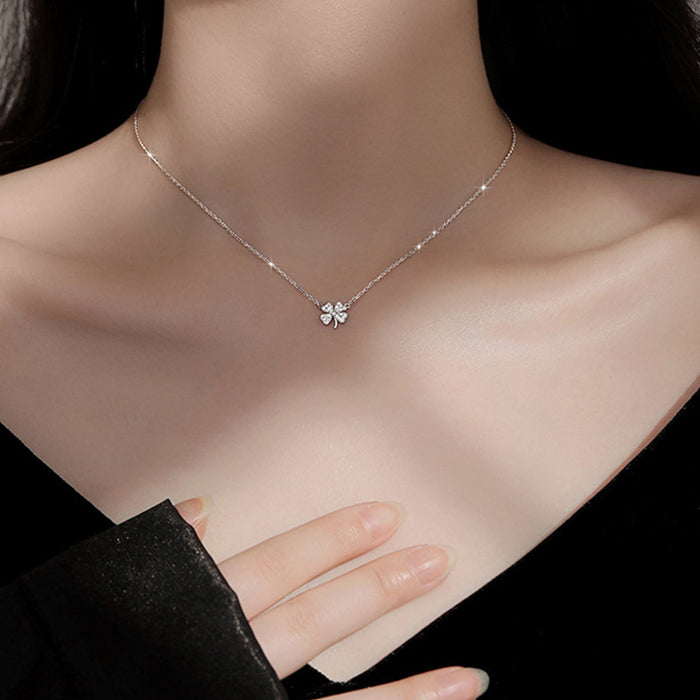 Wholesale Silver clover necklace, niche luxury new lucky leaf pendant necklace
