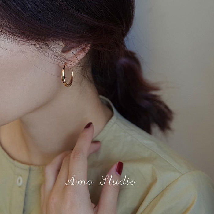 Wholesale C-shaped earrings with high-end photosensitive surface earrings